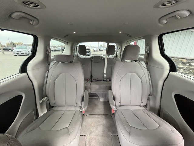 Used 2020 Chrysler Pacifica Touring w/ Advanced Safetytec Group image 30