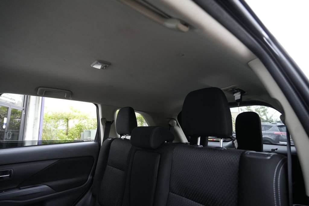 Used 2016 Mitsubishi Outlander SE AWD/4WD image 22