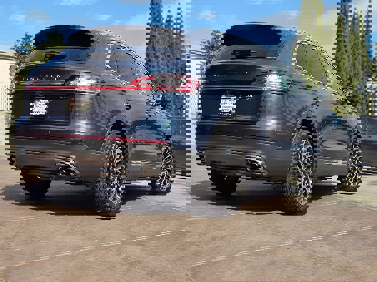 Used 2019 Lincoln Nautilus Reserve image 13