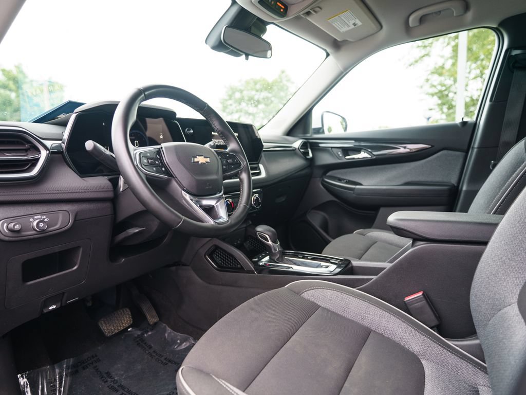 Used 2024 Chevrolet TrailBlazer LT w/ LT Cold Weather Package AWD/4WD image 6
