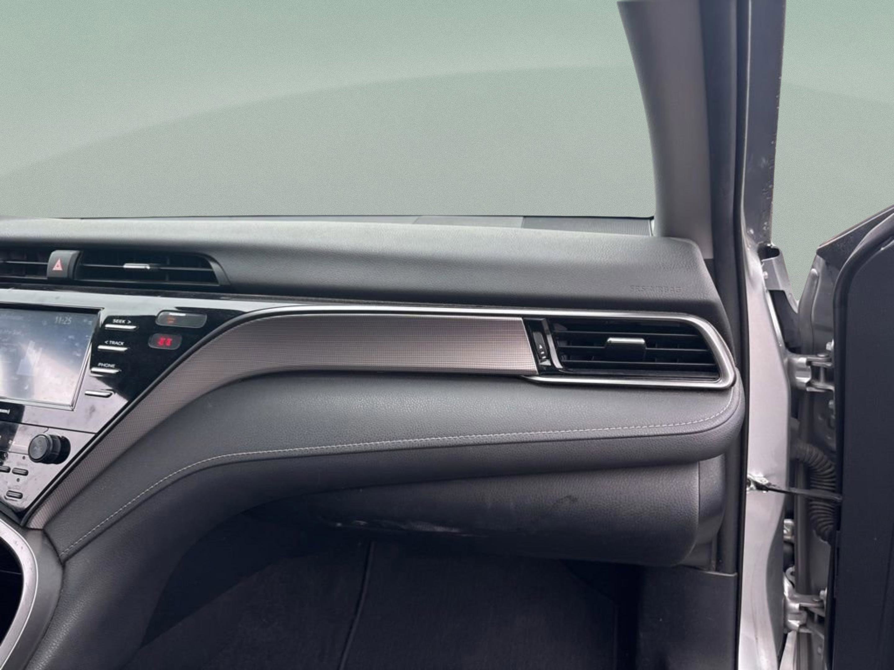 Used 2020 Toyota Camry SE FWD image 28