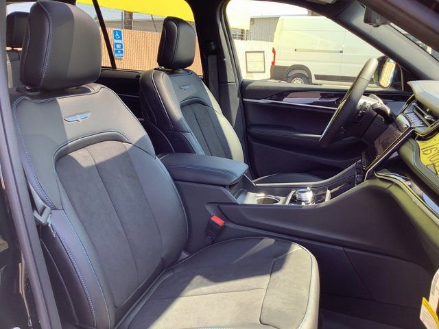 New 2023 Jeep Grand Cherokee Trailhawk w/ Luxury Tech Group III AWD/4WD image 42