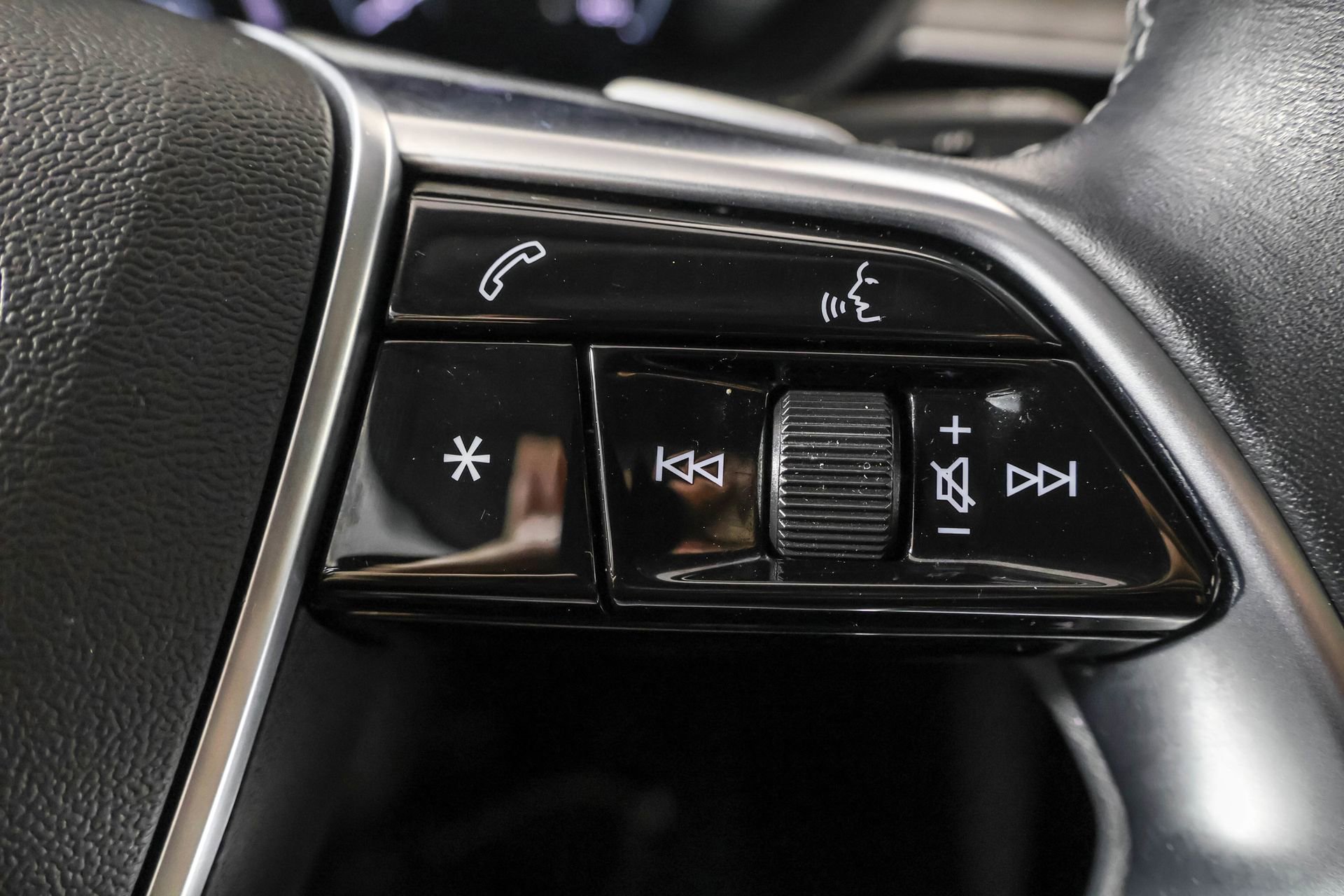 Used 2023 Audi e-tron Premium image 29