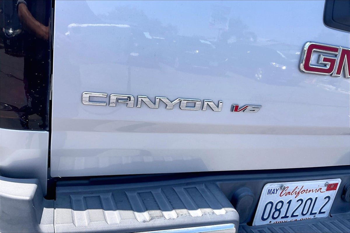 Used 2018 GMC Canyon SLE w/ SLE Convenience Package RWD image 8