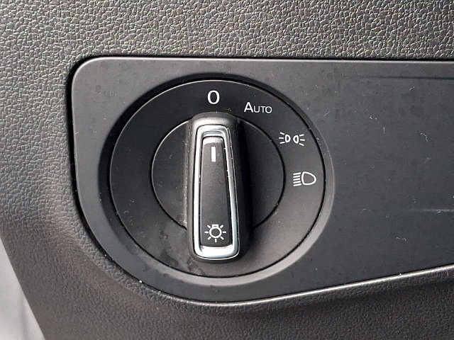 Used 2020 Volkswagen Tiguan SE AWD/4WD image 23