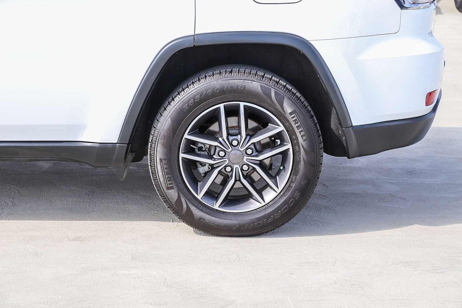 Used 2019 Jeep Grand Cherokee Limited RWD image 12