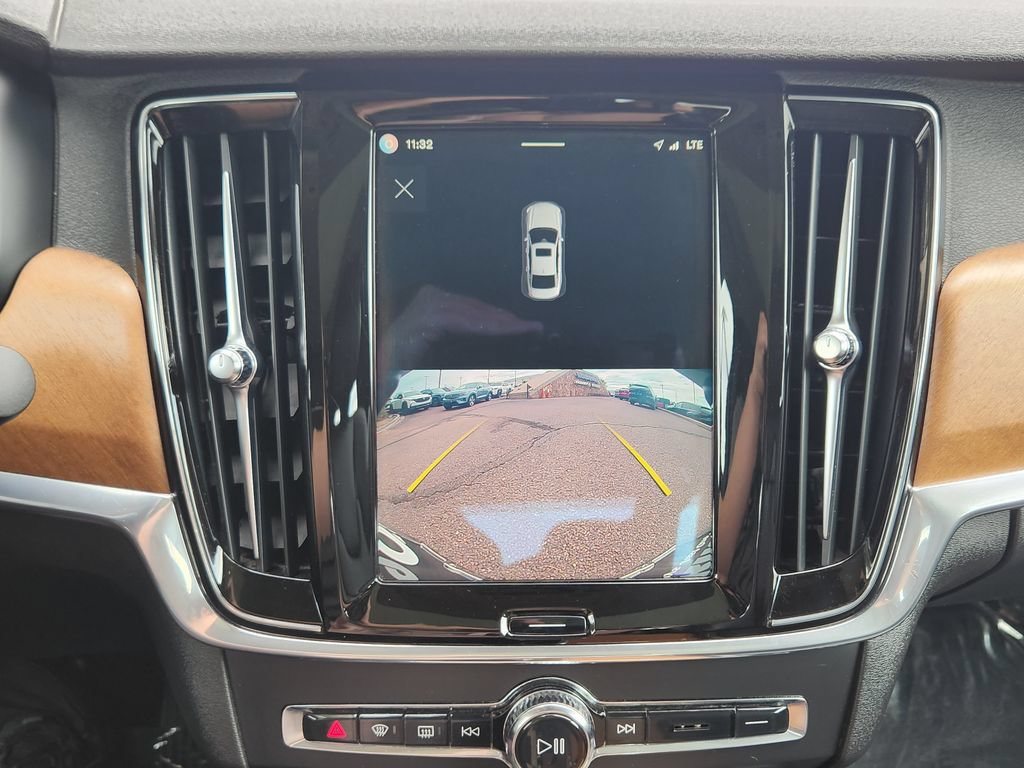 Used 2022 Volvo S90 B6 Momentum AWD/4WD image 9
