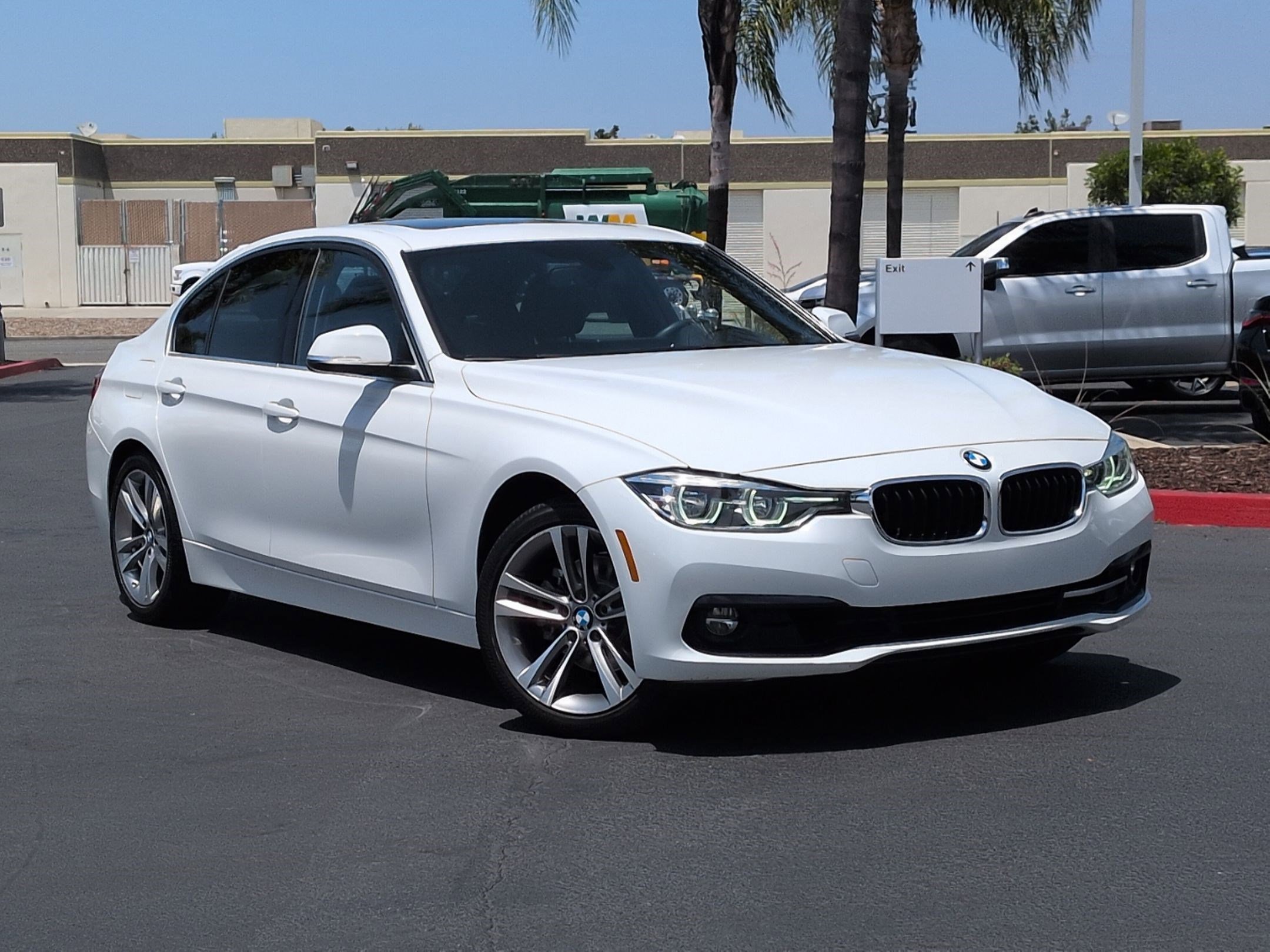 Used 2018 BMW 330i Sedan RWD image 2