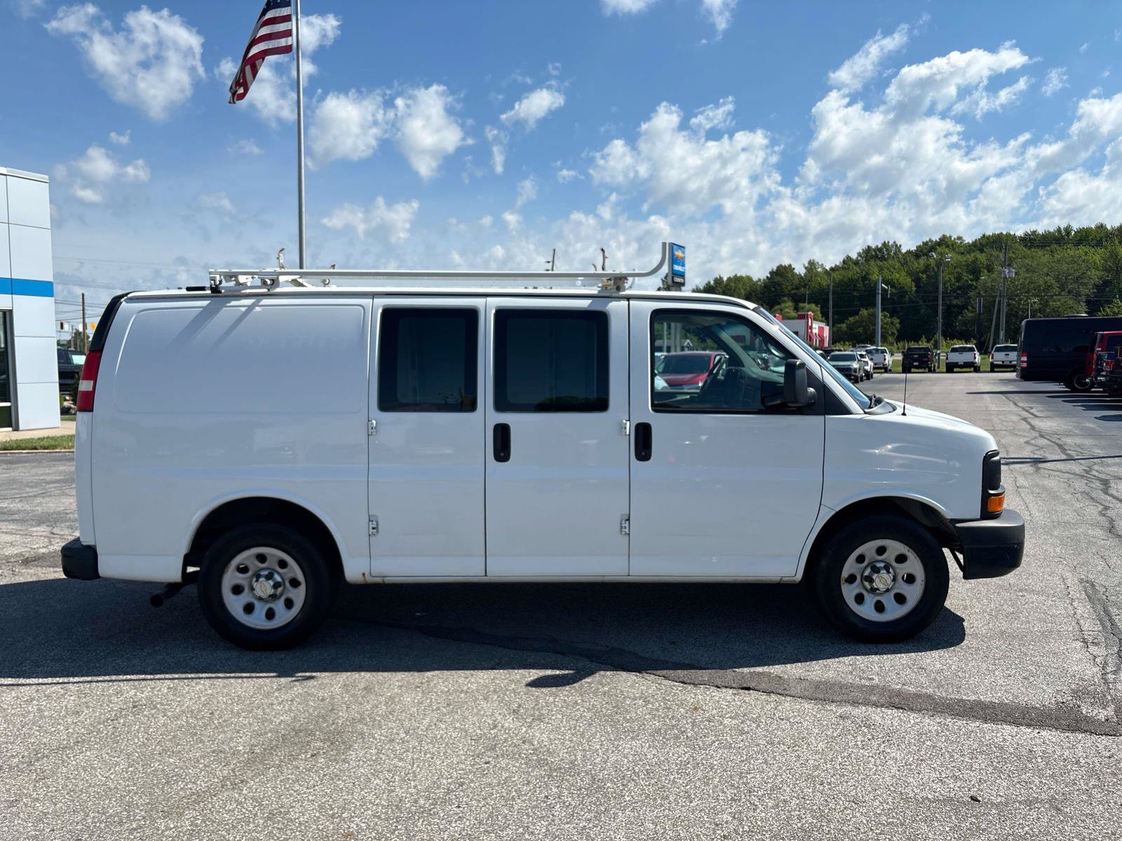 Used 2014 Chevrolet Express 1500 RWD image 6