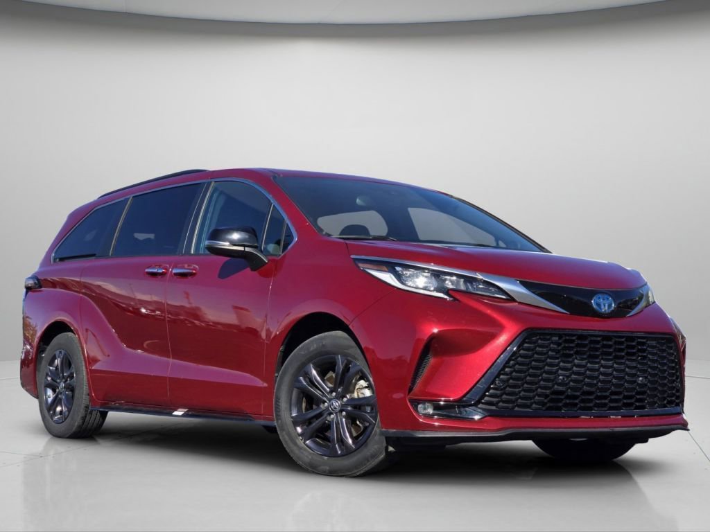 Used 2024 Toyota Sienna XSE w/ XSE Premium Package AWD/4WD image 2