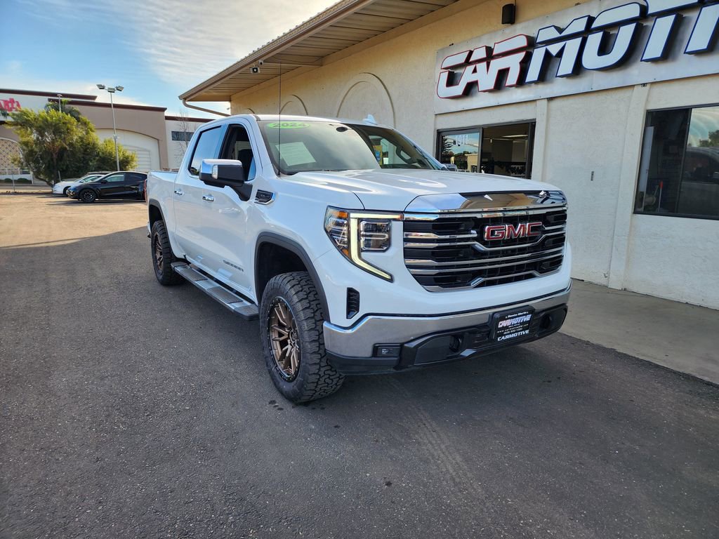 Used 2024 GMC Sierra 1500 SLT image 1