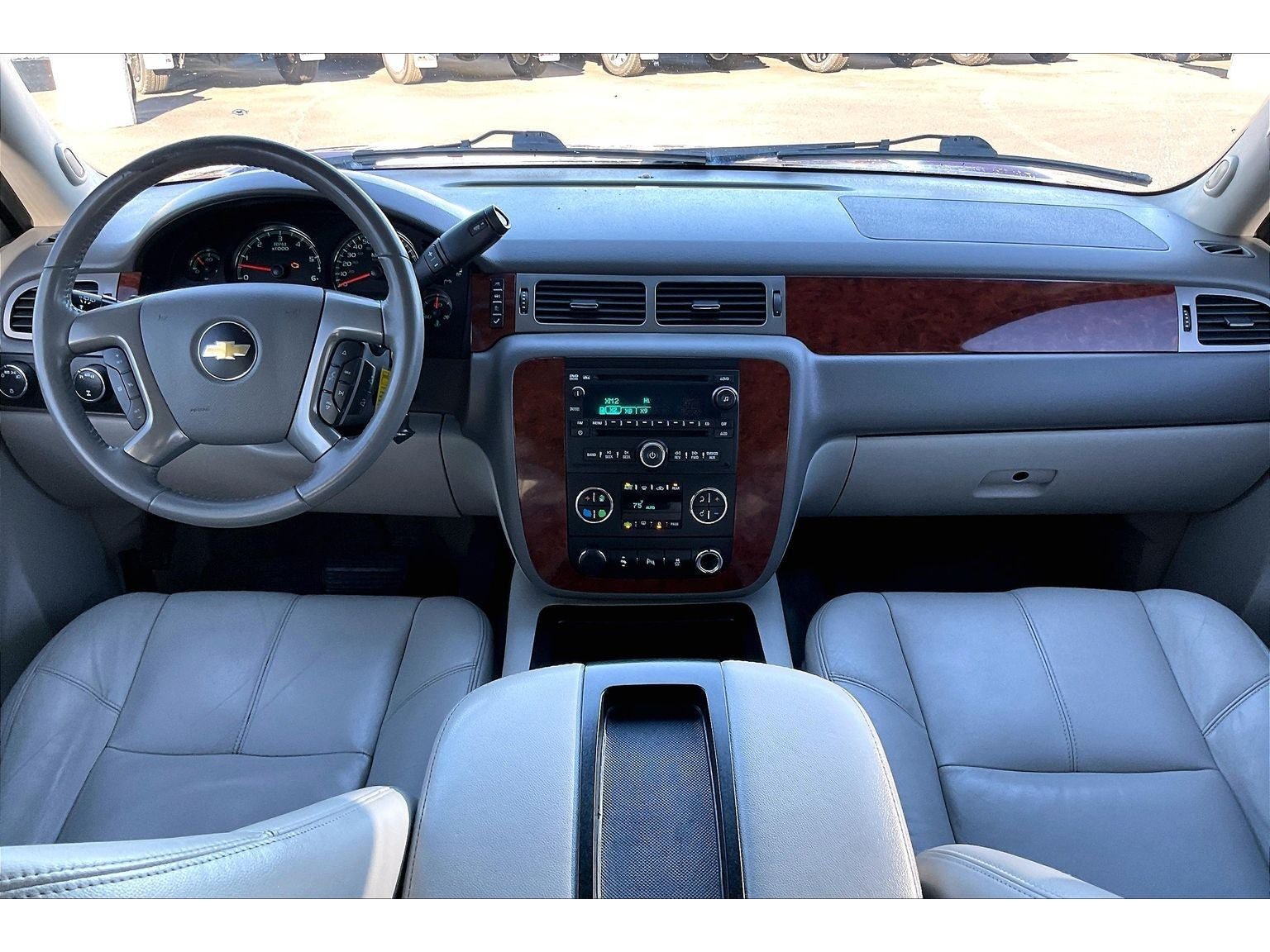 Used 2014 Chevrolet Tahoe LT w/ Luxury Package AWD/4WD image 16