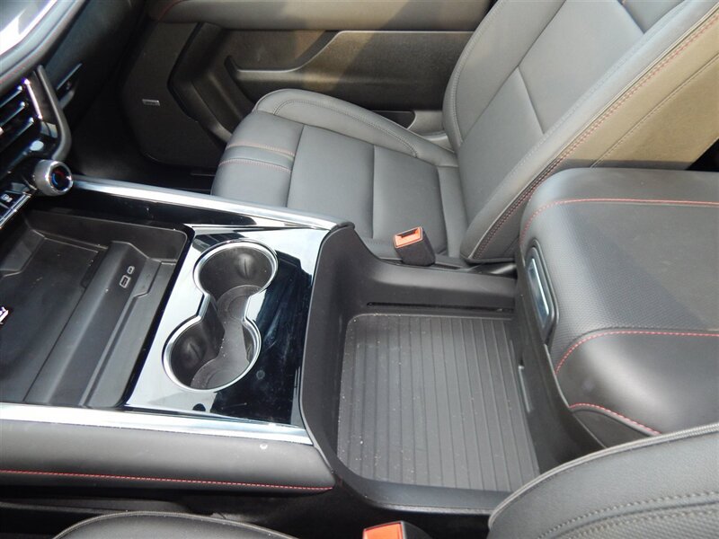 Used 2026 Chevrolet Suburban RST w/ RST Capability Package AWD/4WD image 37