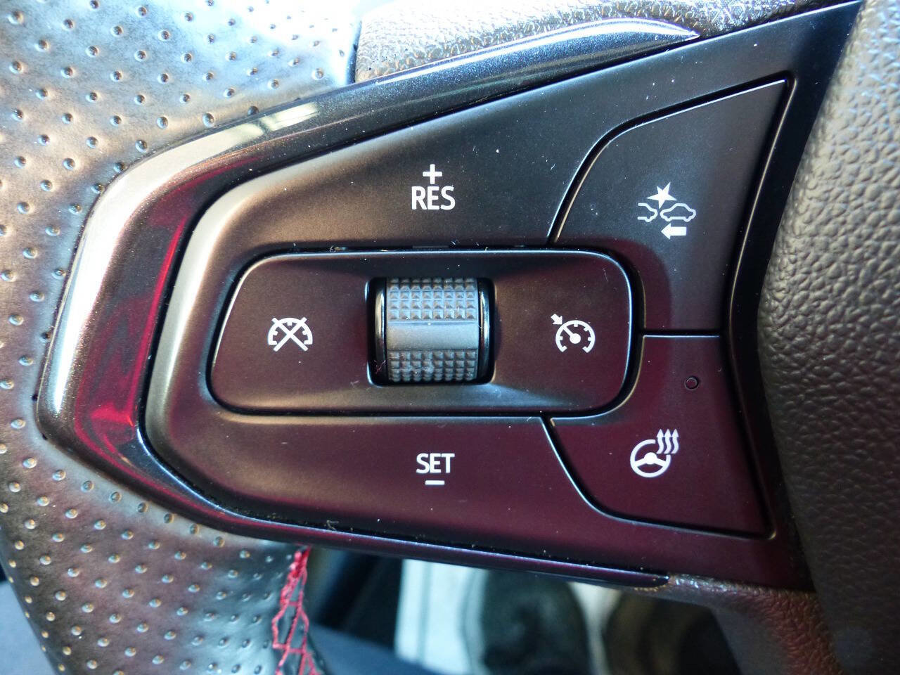 Used 2024 Chevrolet TrailBlazer RS w/ Driver Confidence Package image 25