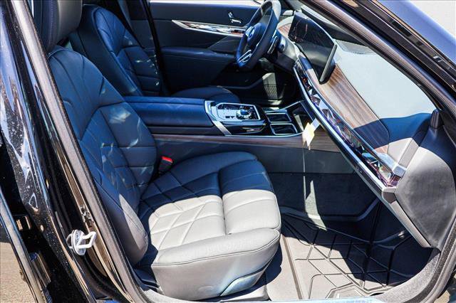Used 2025 BMW 760i xDrive w/ Executive Package AWD/4WD image 26