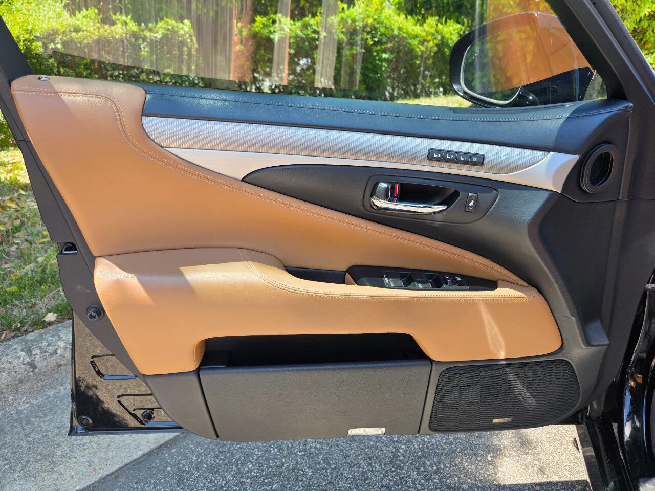 Used 2016 Lexus LS 460 w/ F Sport Package image 10