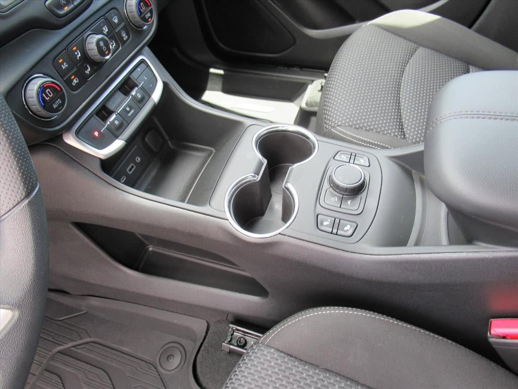 Used 2024 GMC Terrain SLE w/ Driver Convenience Package FWD image 19