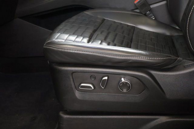 Used 2023 Cadillac Escalade Premium Luxury Platinum image 13