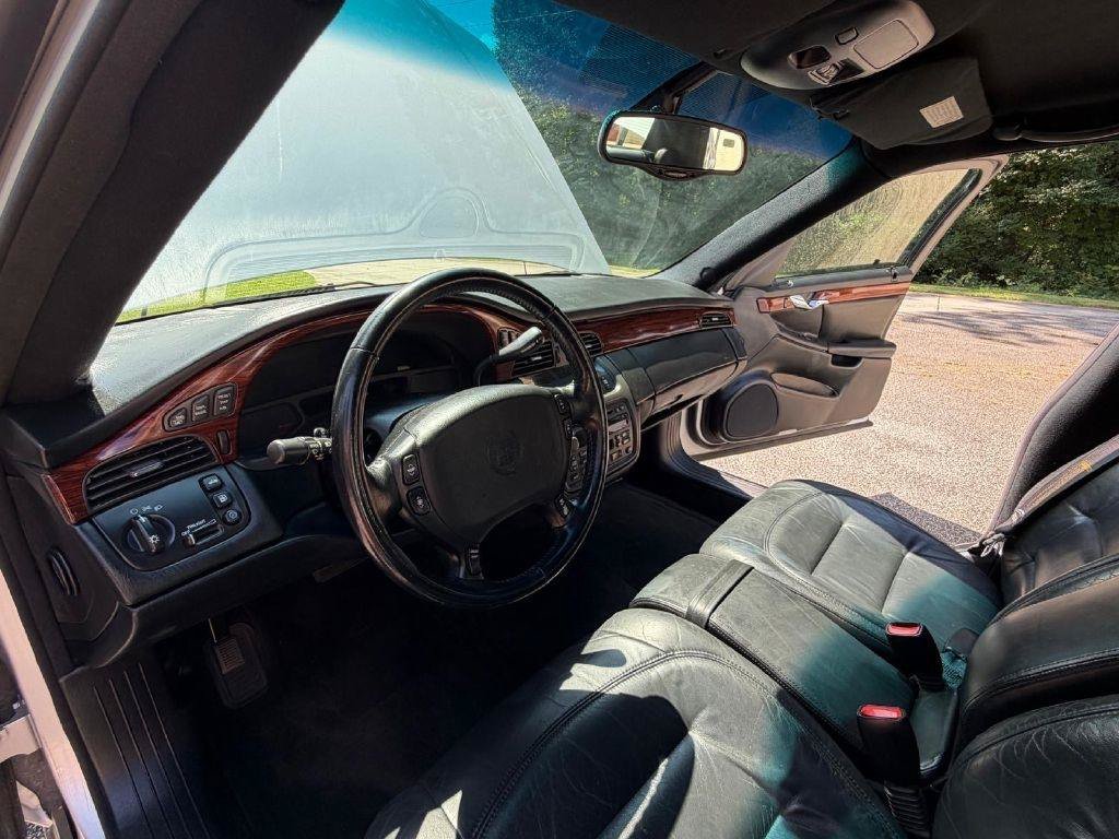 Used 2000 Cadillac De Ville w/ Comfort/Convenience Pkg FWD image 34