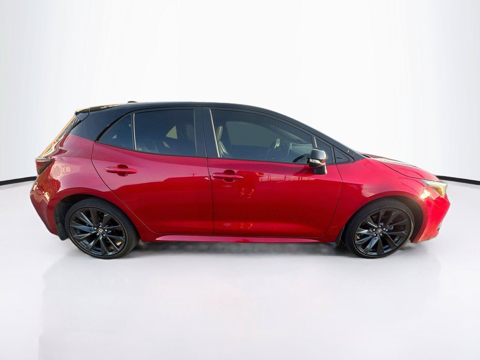 Used 2025 Toyota Corolla XSE FWD image 4