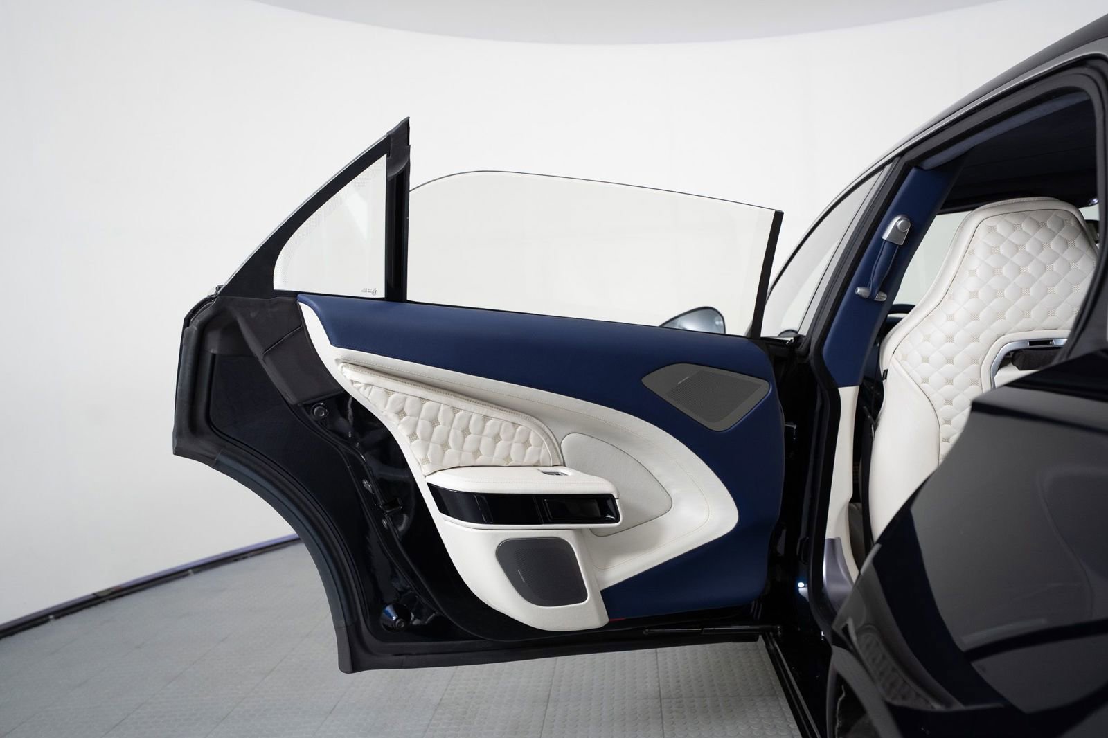 Used 2018 Aston Martin Lagonda RWD image 23