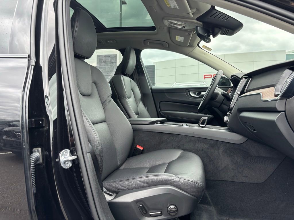 Used 2024 Volvo XC60 B5 Plus w/ Climate Package image 19