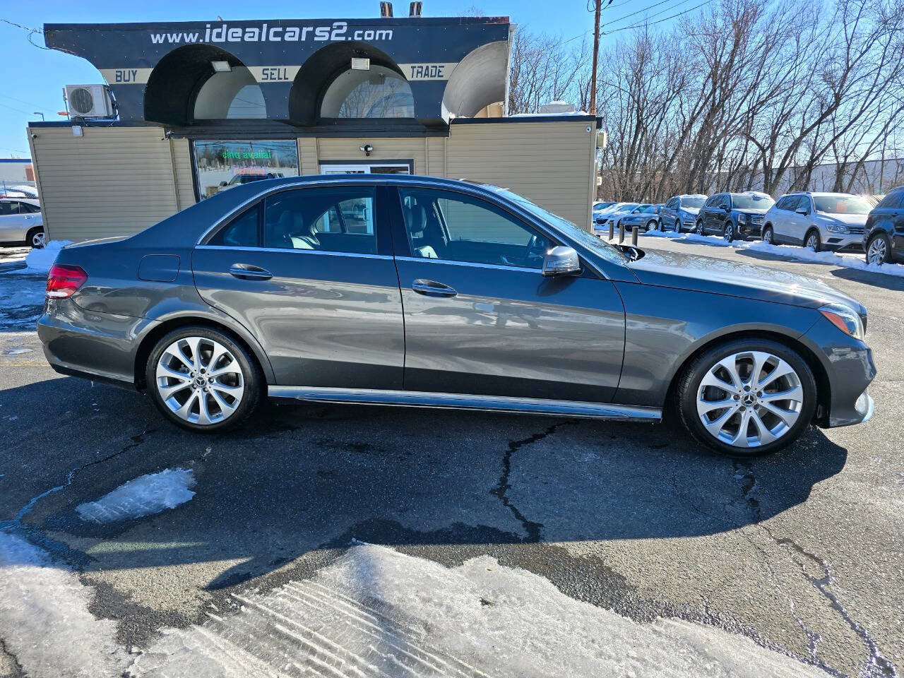 Used 2016 Mercedes-Benz E 400 E 400 4MATIC AWD 4dr Sedan image 2