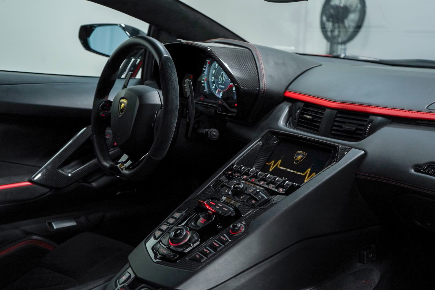 Used 2018 Lamborghini Aventador S image 30