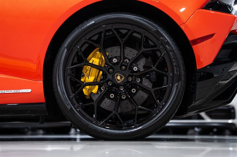 Used 2021 Lamborghini Huracan EVO AWD/4WD image 13