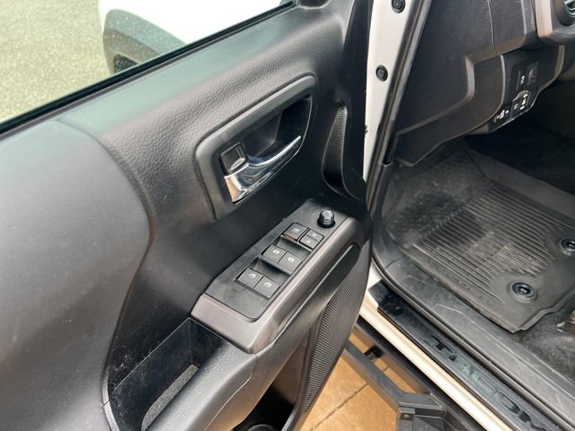 Used 2021 Toyota Tacoma TRD Off-Road image 11