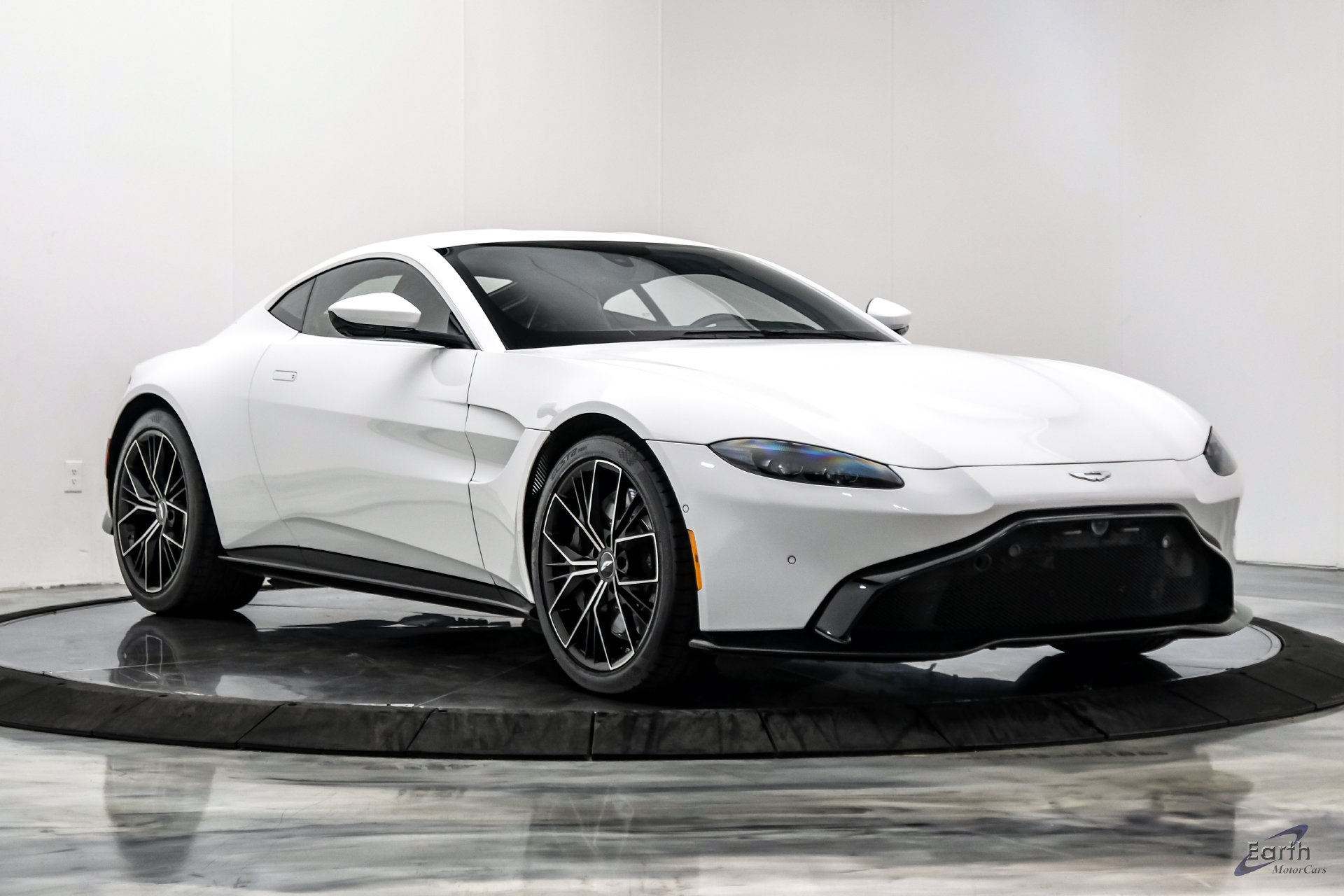 Used 2022 Aston Martin V8 Vantage Coupe RWD image 28