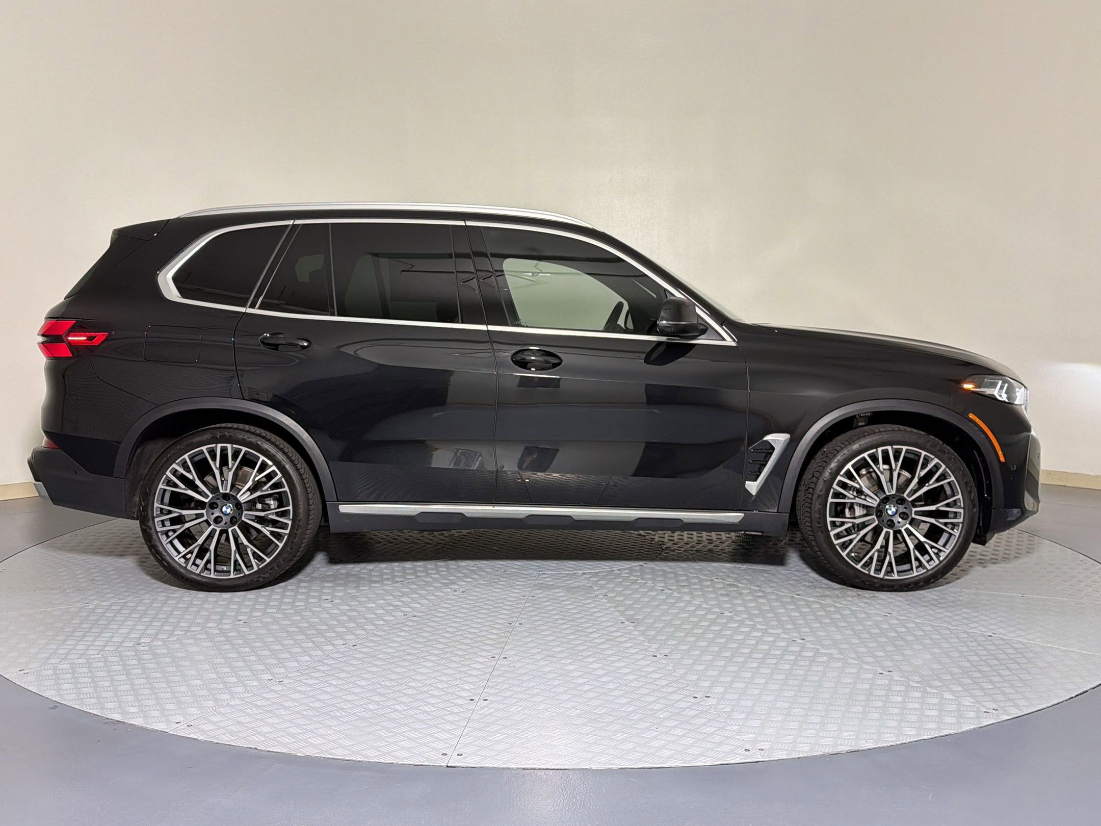 Certified 2024 BMW X5 sDrive40i w/ Parking Assistance Package RWD image 7