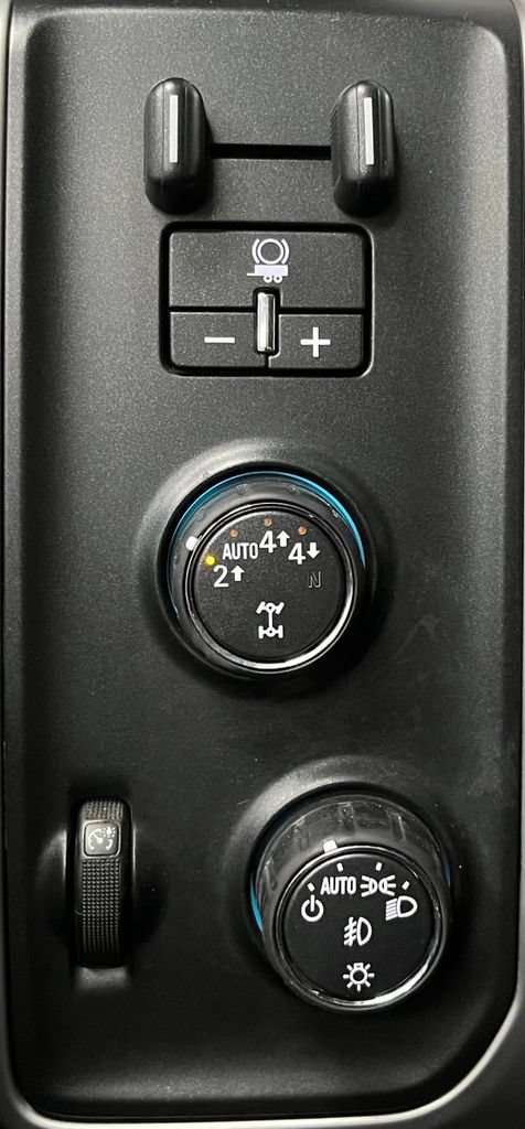 Used 2018 GMC Sierra 1500 SLT AWD/4WD image 32