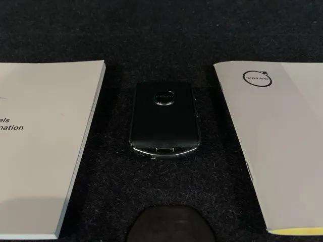 Used 2025 Volvo XC40 B5 Plus image 96