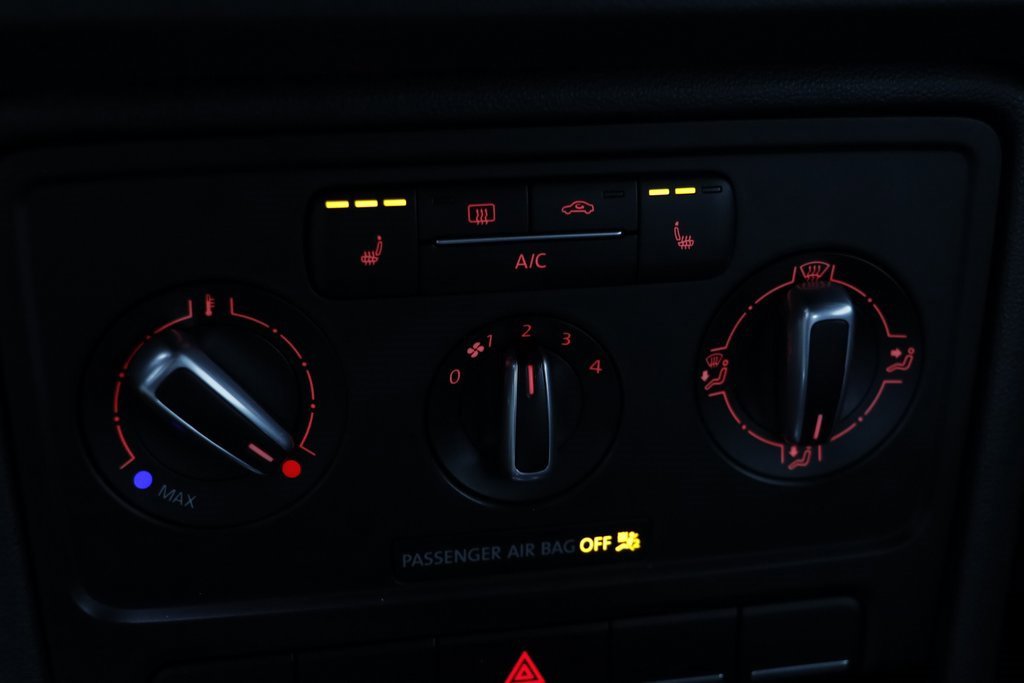 Used 2013 Volkswagen Beetle 2.5 image 11