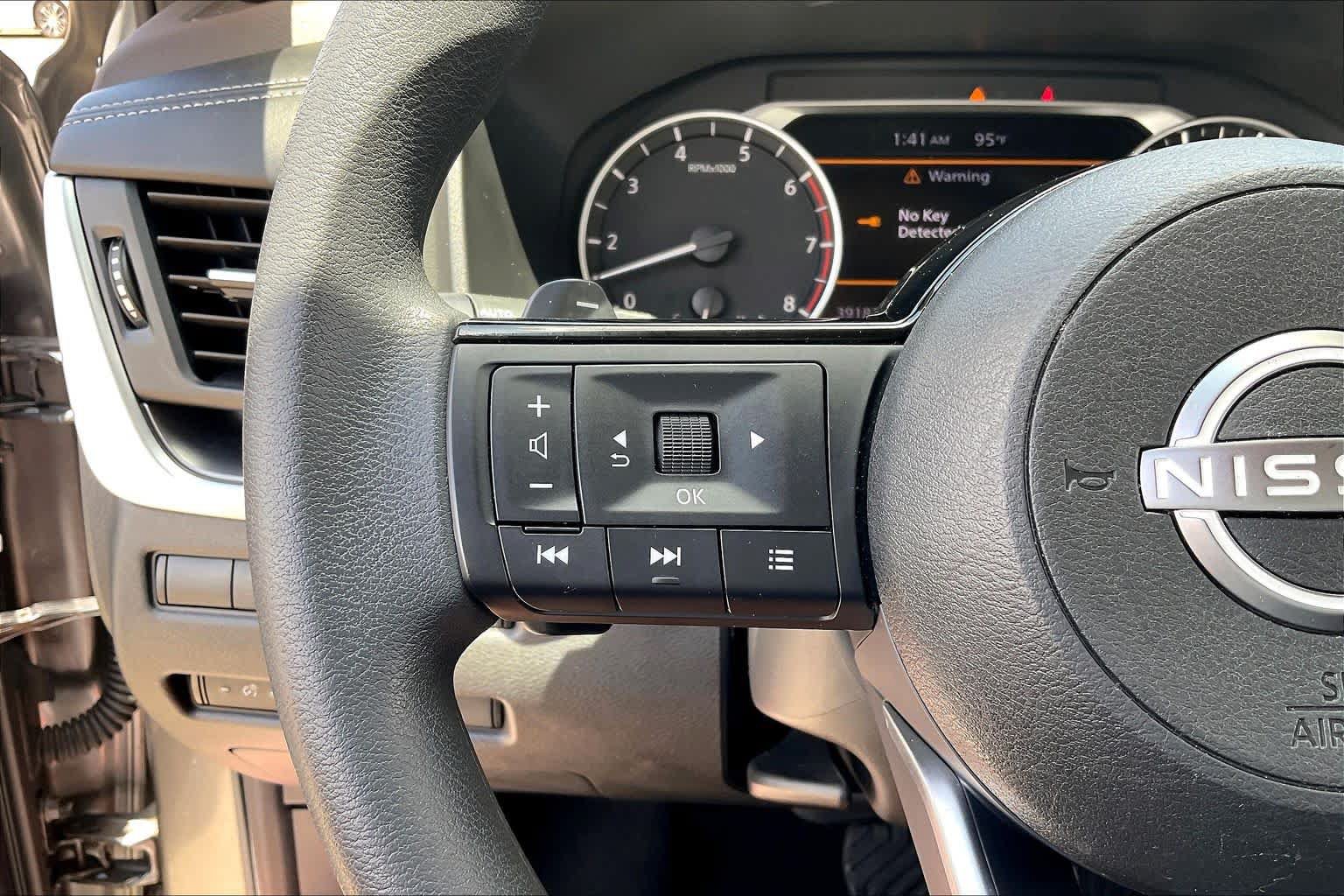 Used 2023 Nissan Rogue SV FWD image 22