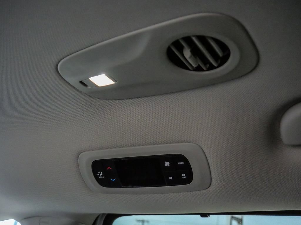 Used 2024 Chrysler Pacifica Touring-L image 24