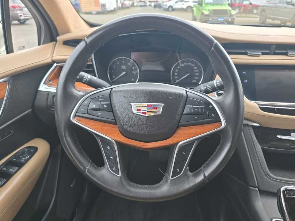 Used 2017 Cadillac XT5 Platinum w/ Driver Assist Package image 11