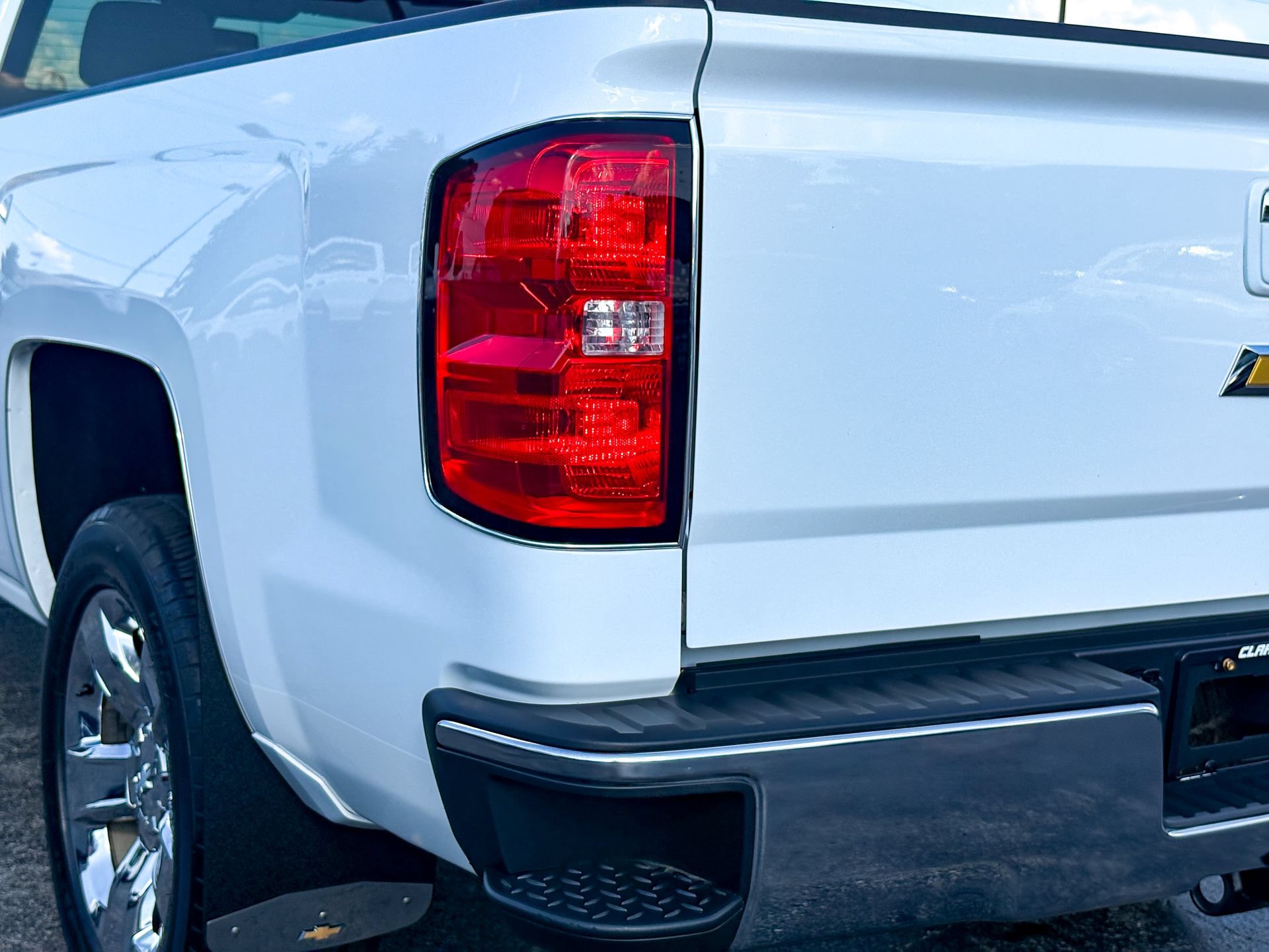 Used 2018 Chevrolet Silverado 1500 LT w/ LT Convenience Package AWD/4WD image 10