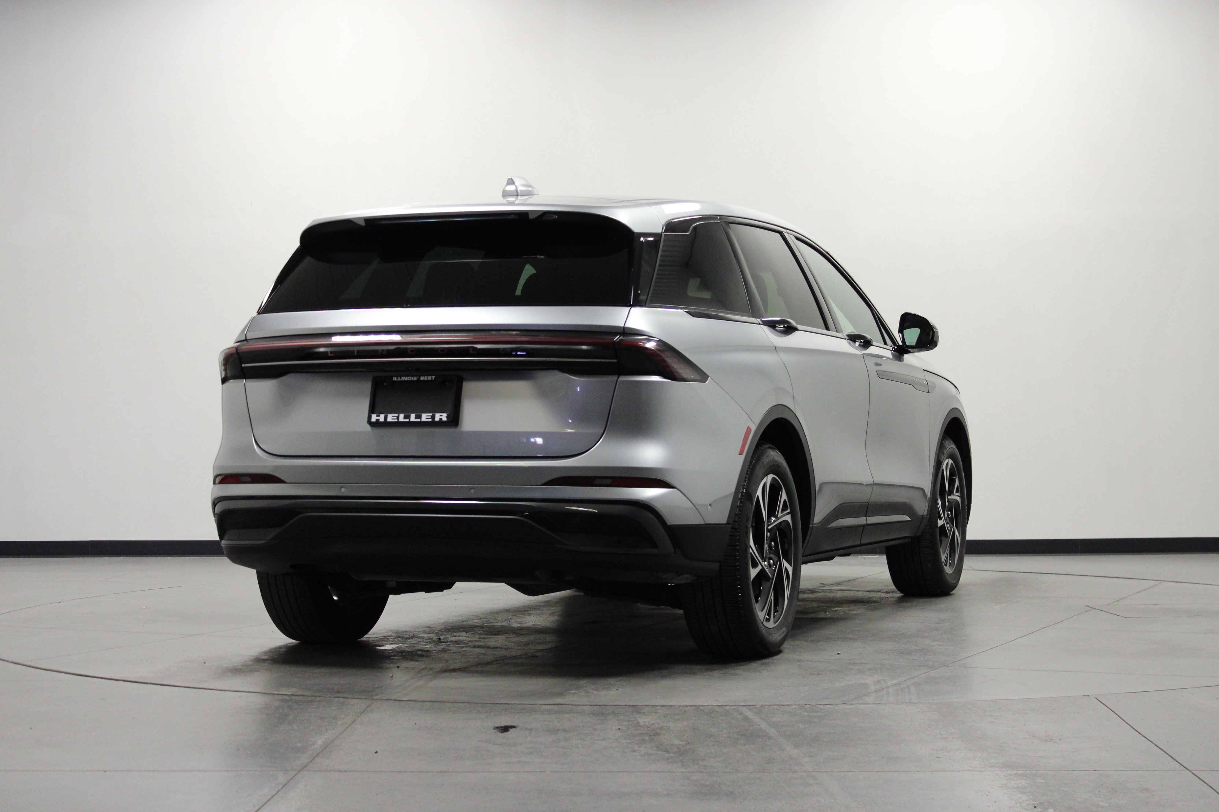 Used 2024 Lincoln Nautilus Premier w/ Jet Appearance Package AWD/4WD image 4
