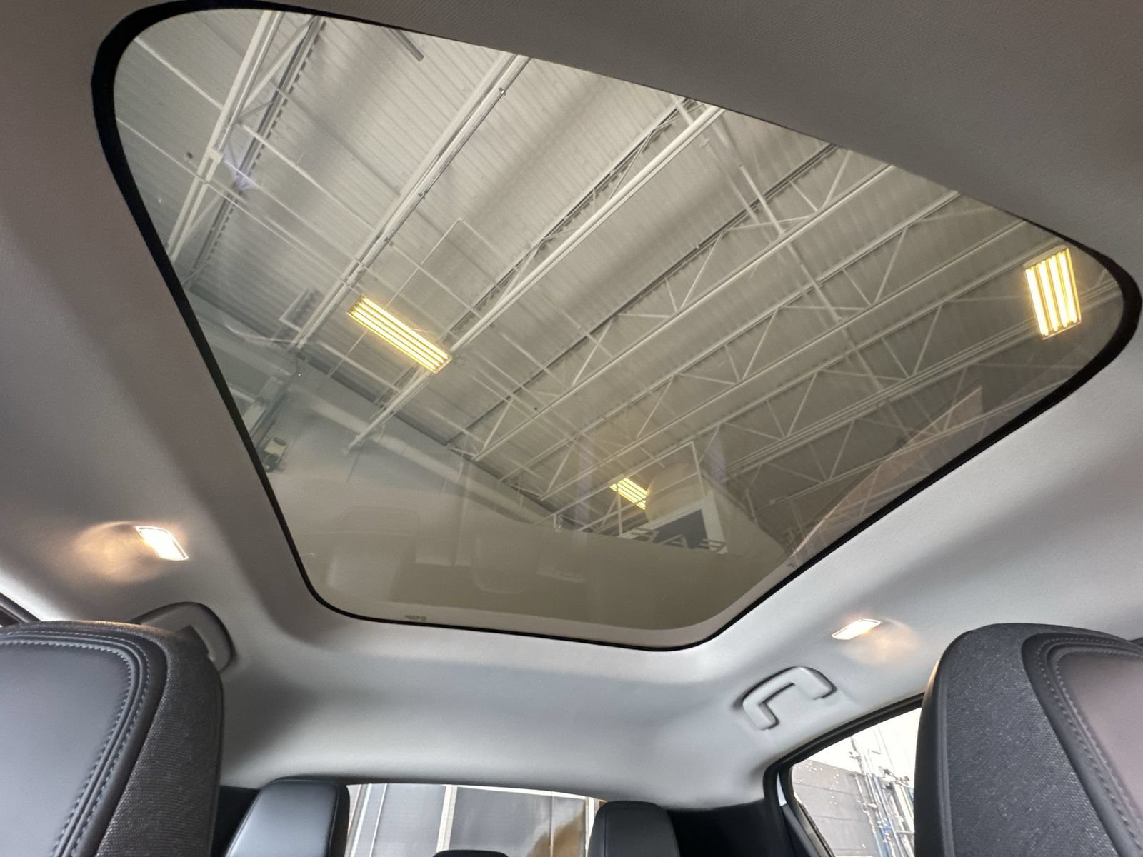 New 2026 Nissan Leaf Platinum+ w/ Cargo Package (Platinum+) FWD image 19