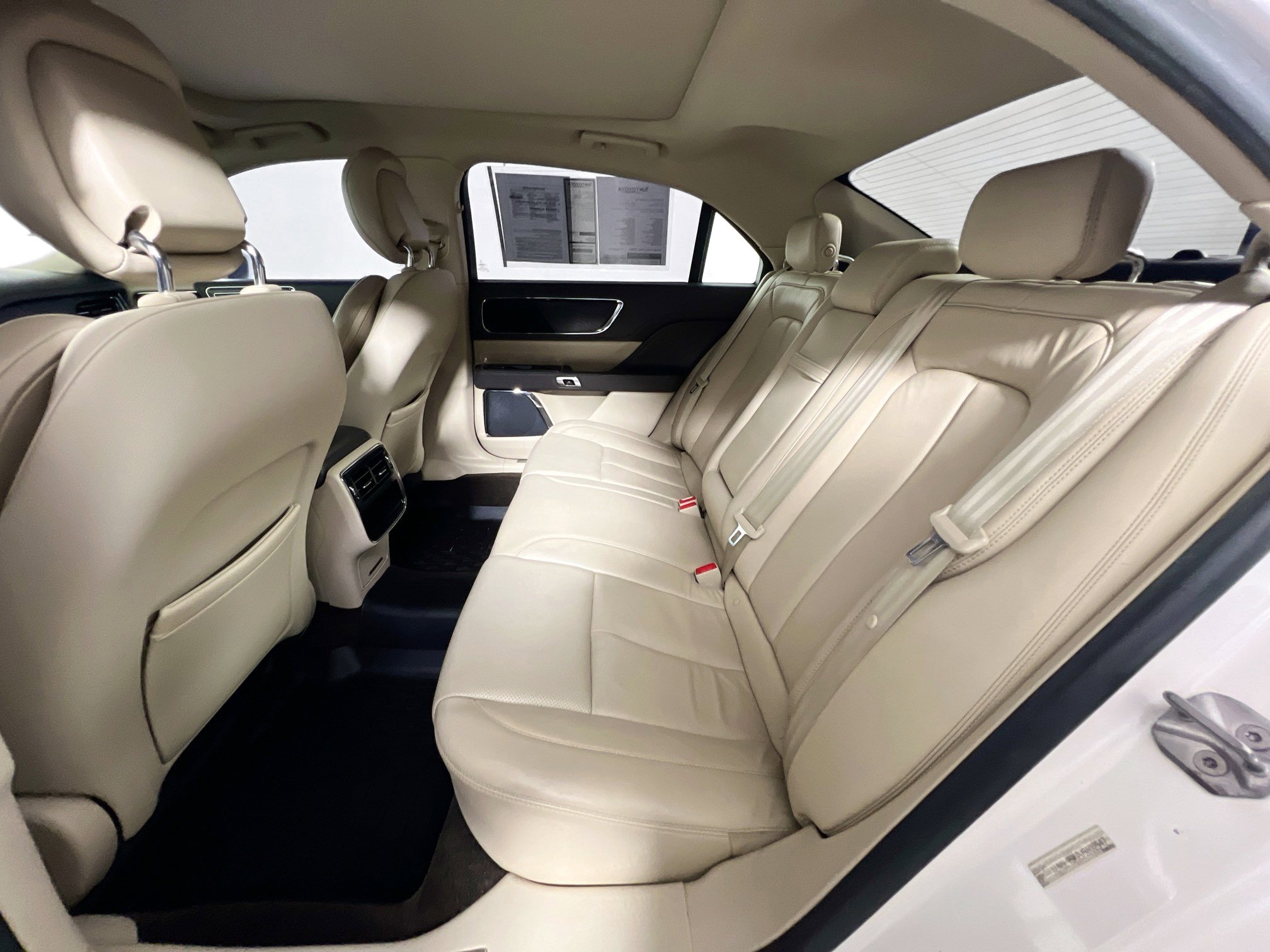 Used 2018 Lincoln Continental Select FWD image 29