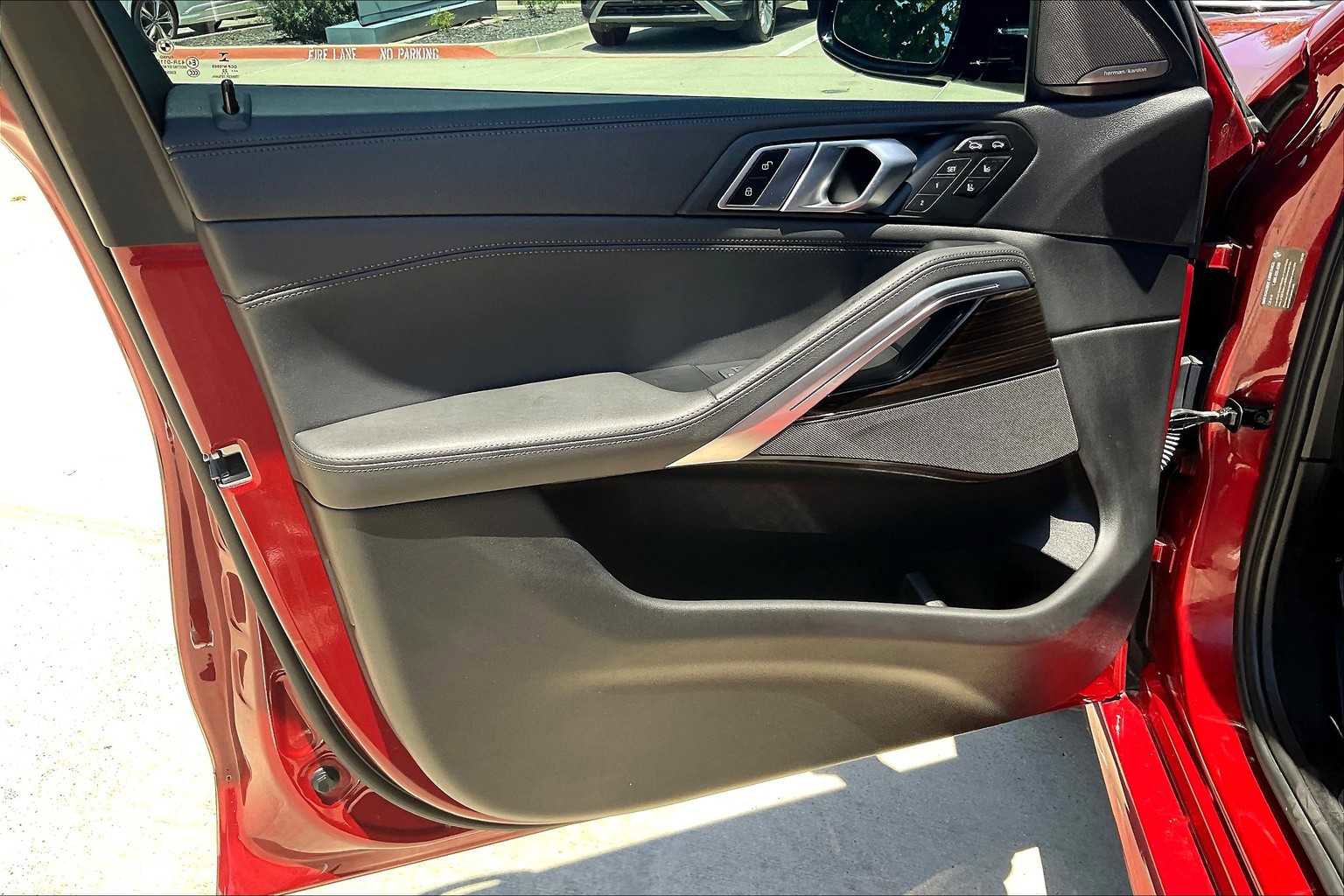 Used 2023 BMW X6 xDrive40i w/ Executive Package image 39