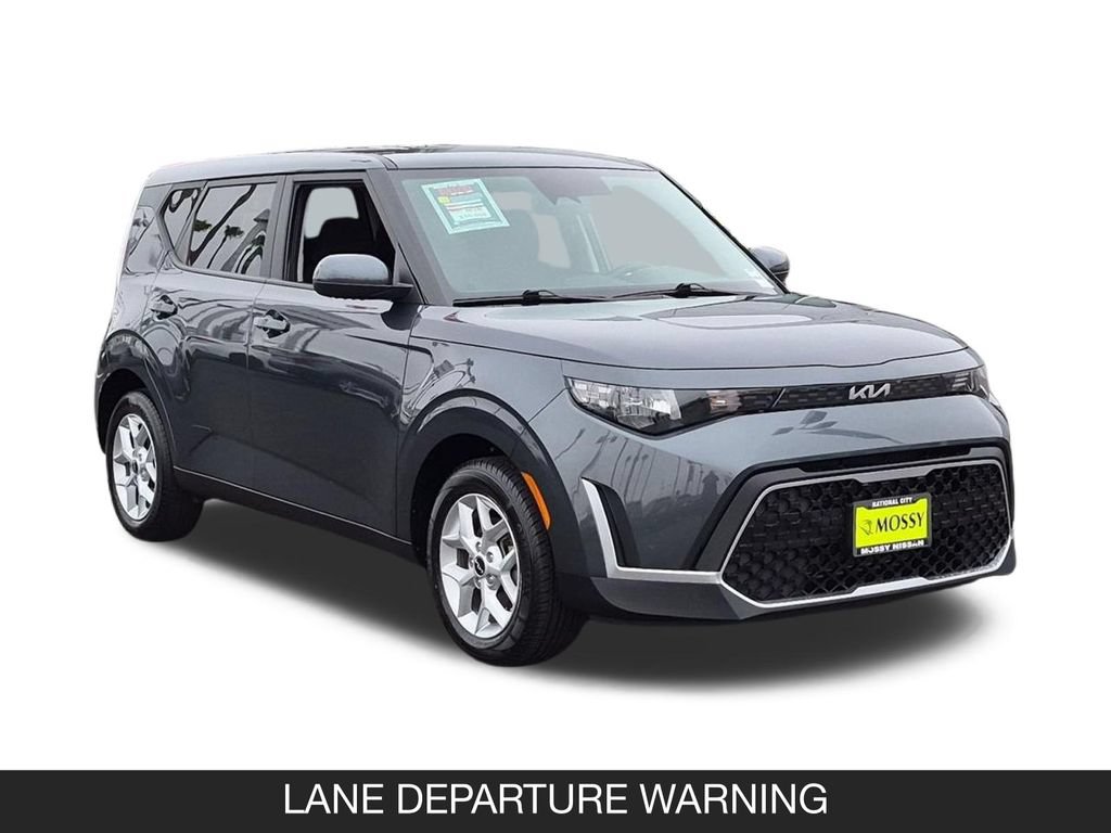 Used 2024 Kia Soul LX w/ Option Group 015 FWD image 2