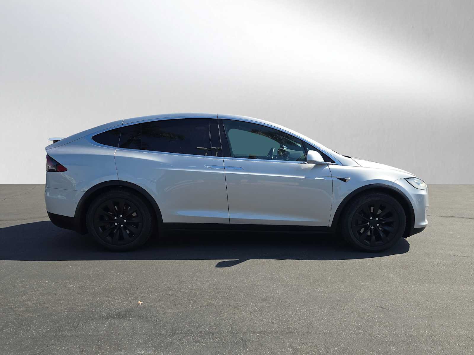 Used 2018 Tesla Model X 100D AWD/4WD image 2