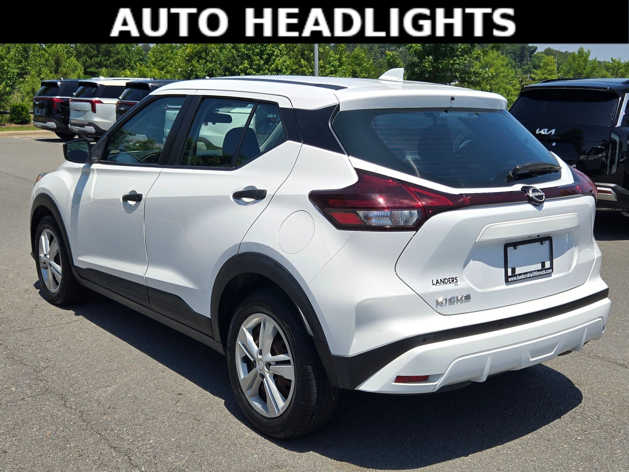 Used 2022 Nissan Kicks S FWD image 5
