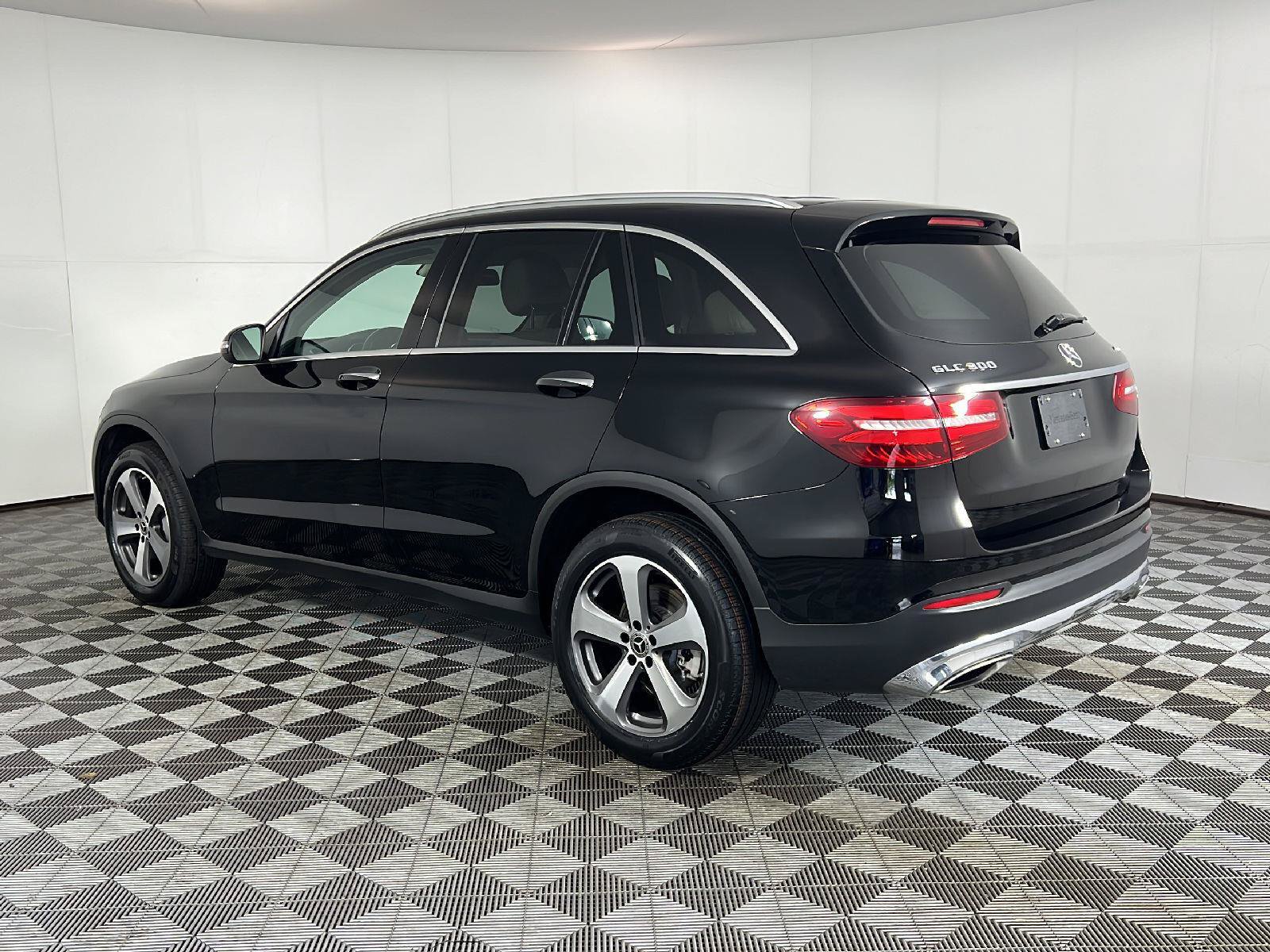 Used 2019 Mercedes-Benz GLC 300 4MATIC image 9
