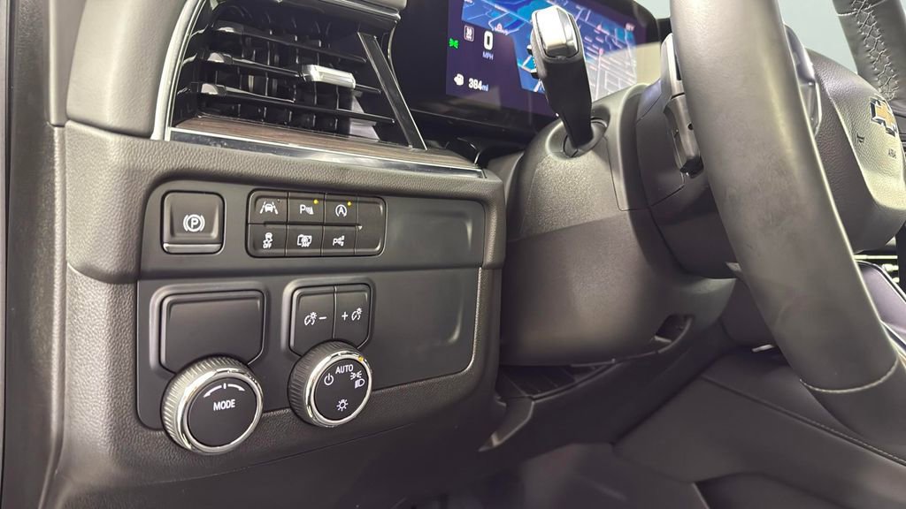 Used 2025 Chevrolet Suburban LS image 19