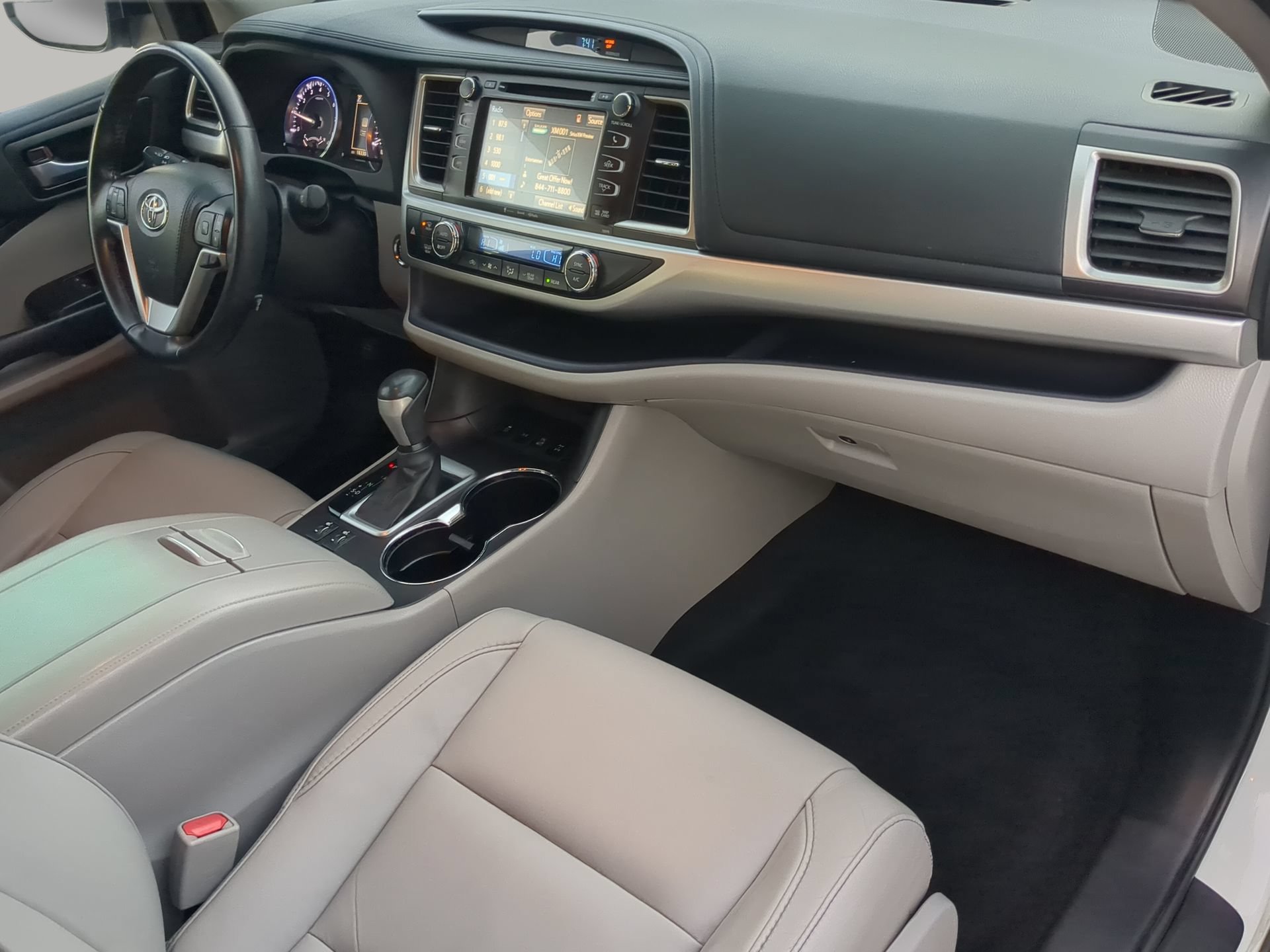 Used 2017 Toyota Highlander XLE AWD/4WD image 50
