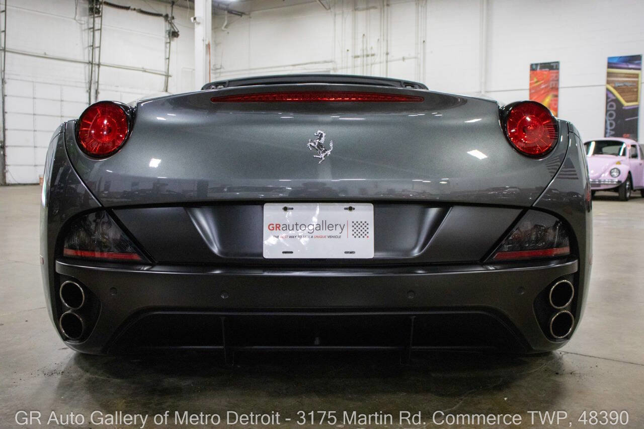Used 2010 Ferrari California RWD image 7